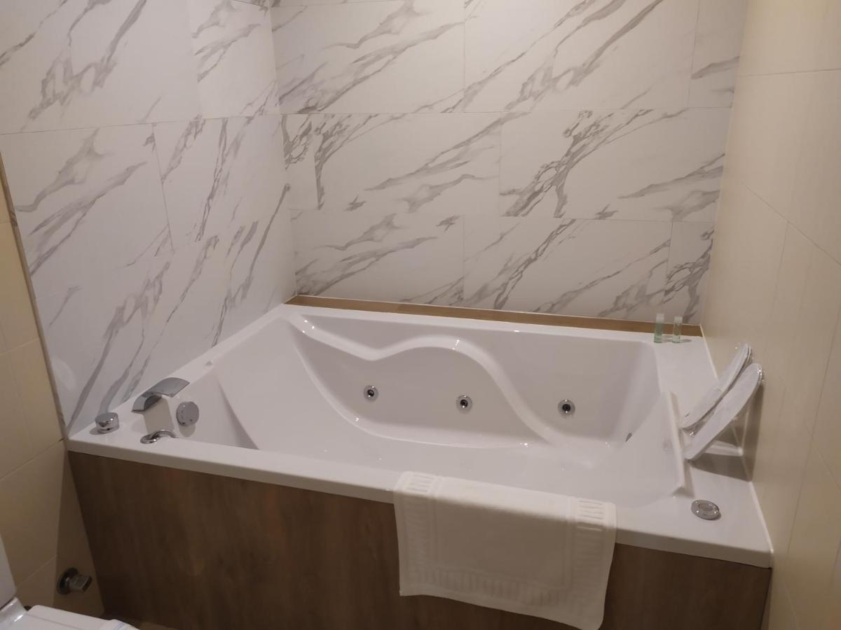 Motel Los Abedules Овьедо Экстерьер фото